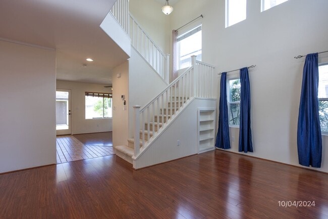 Building Photo - SF 3BR/2.5BA/2car garage in Ocean Pointe w...