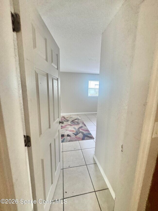 Building Photo - 2444 Victor Rd