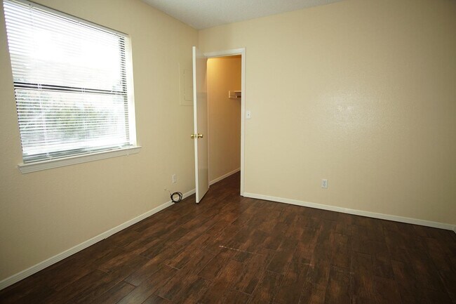 Building Photo - 6937 Villa Hermosa Dr