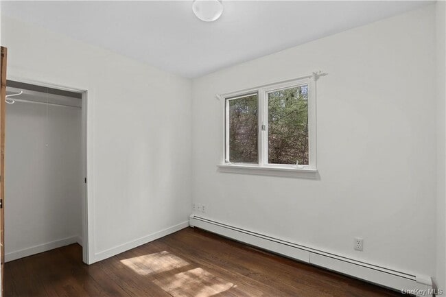 Building Photo - 165 Old Post Rd