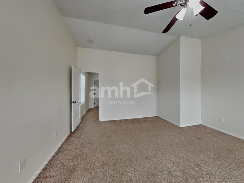 Building Photo - 9551 W Portola Dr