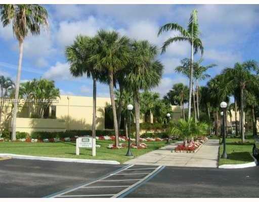 Building Photo - 8005 SW 107th Ave