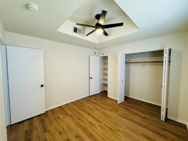 Building Photo - 407 Bent Wood Dr