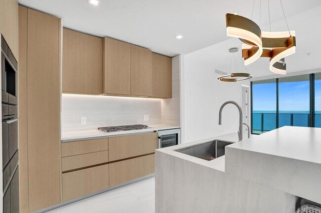 Building Photo - 900 N Ocean Blvd