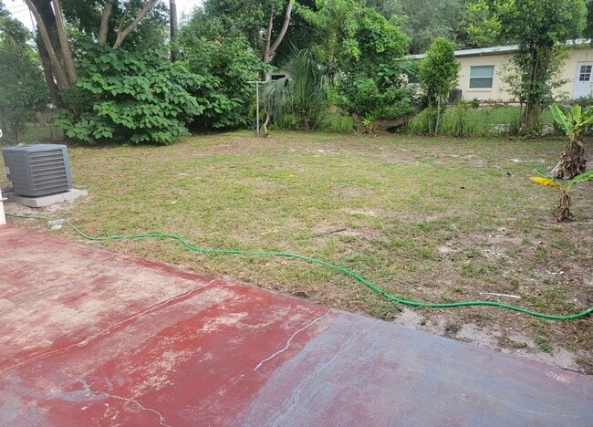 Building Photo - 3 Bedroom 2 Bath with Fenced in Yard