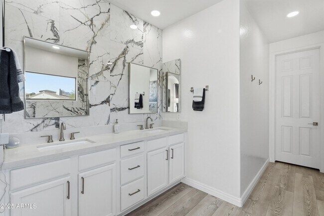 Building Photo - 20802 N Grayhawk Dr