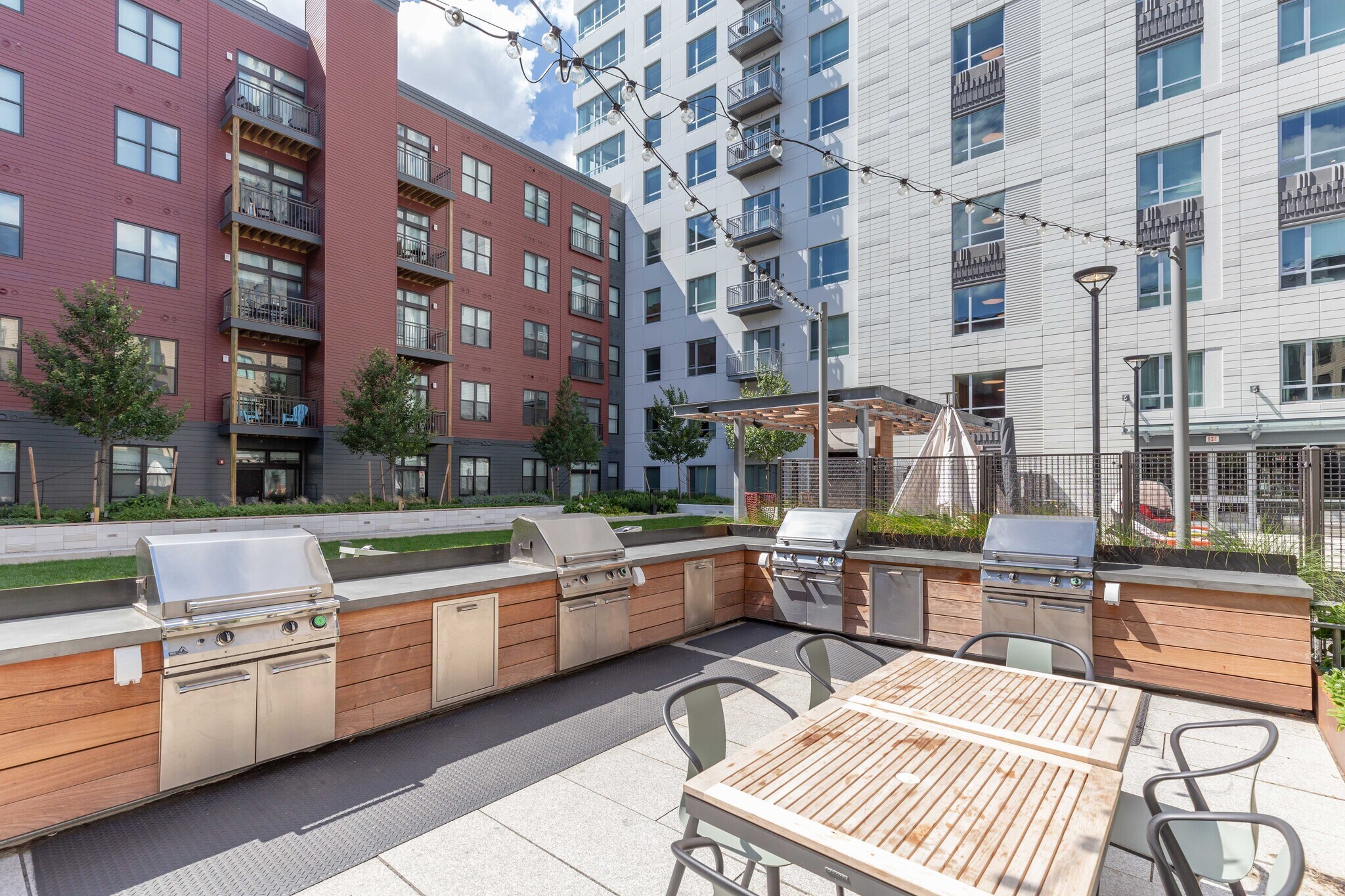 Building Photo - 480 Foley St