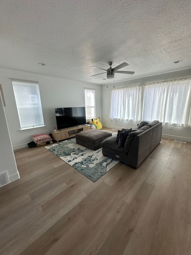 Building Photo - Absolutely STUNNING Home in Lehi!!!