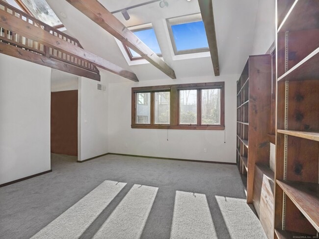 Building Photo - 8 Bayberry Ridge Rd