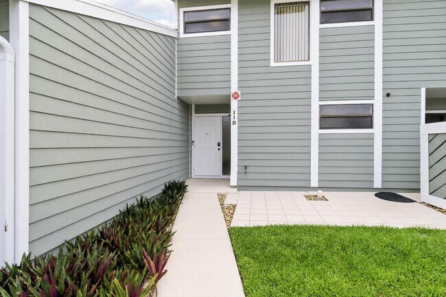 Building Photo - 202 Lakewood Dr