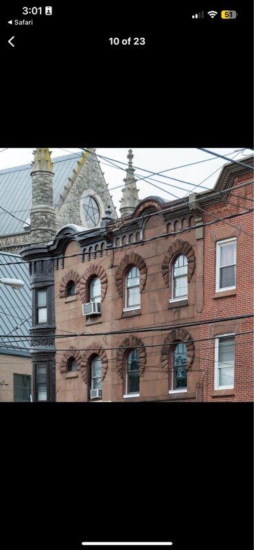 Building Photo - 2019 W Hagert St