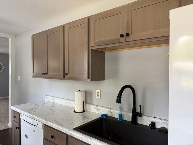 Building Photo - 501 N Dickson St