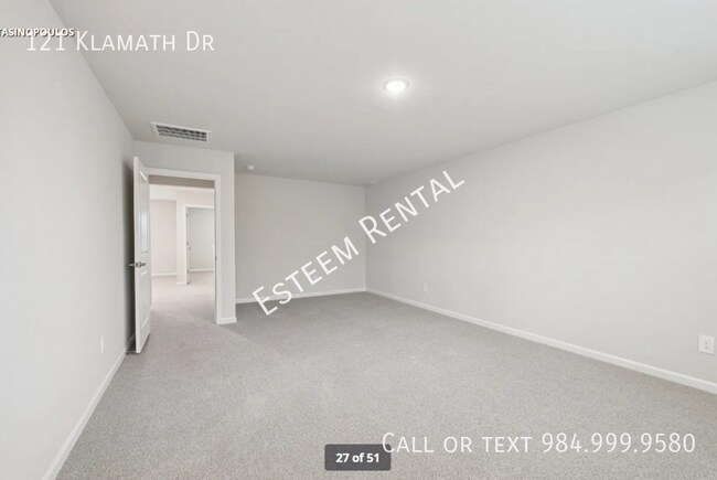 Building Photo - 121 Klamath Dr