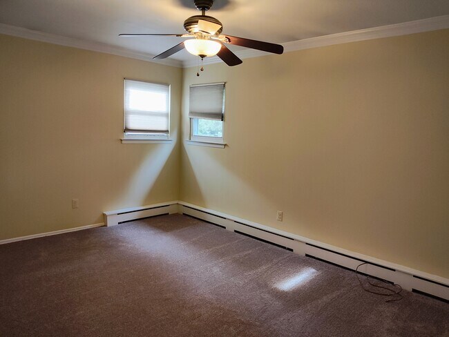 Building Photo - 5 Linden Ave