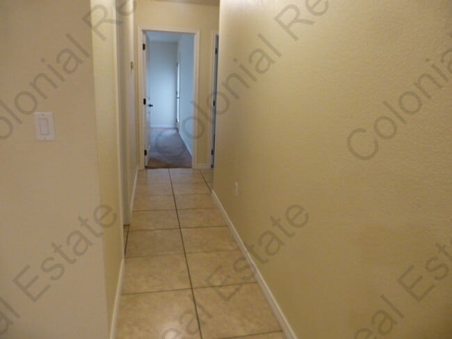 Building Photo - Spacious and updated 3 Bedroom 2 bathroom ...