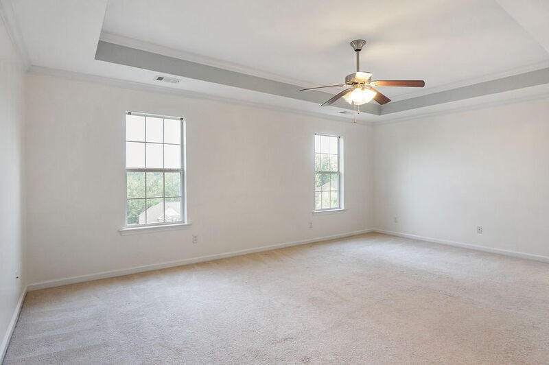 Building Photo - 164 Village Ln