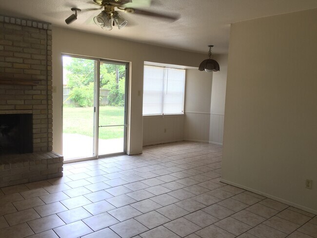 Primary Photo - 4310 Prairie Dr