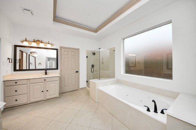 Building Photo - 8119 Meadow Vista Dr