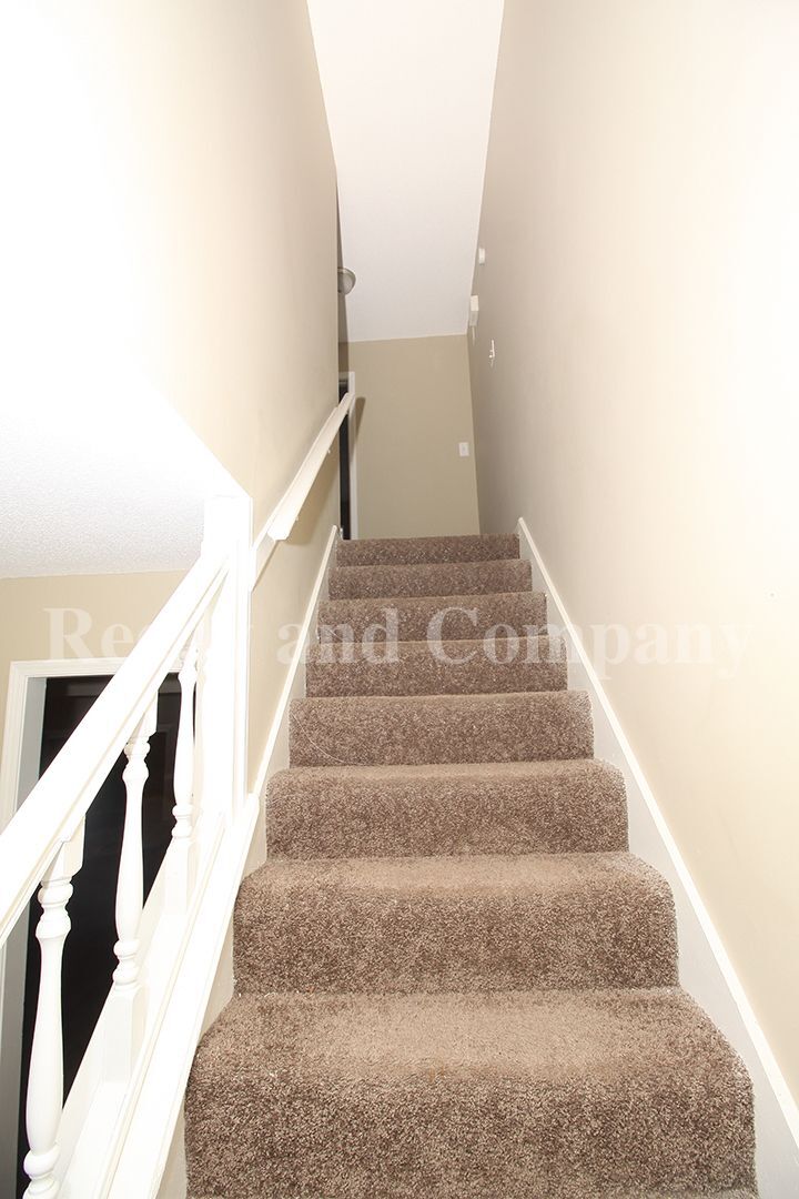 Building Photo - 5875 Jardin Pl