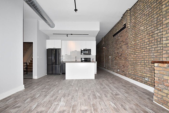 Primary Photo - 1551 N Damen Ave
