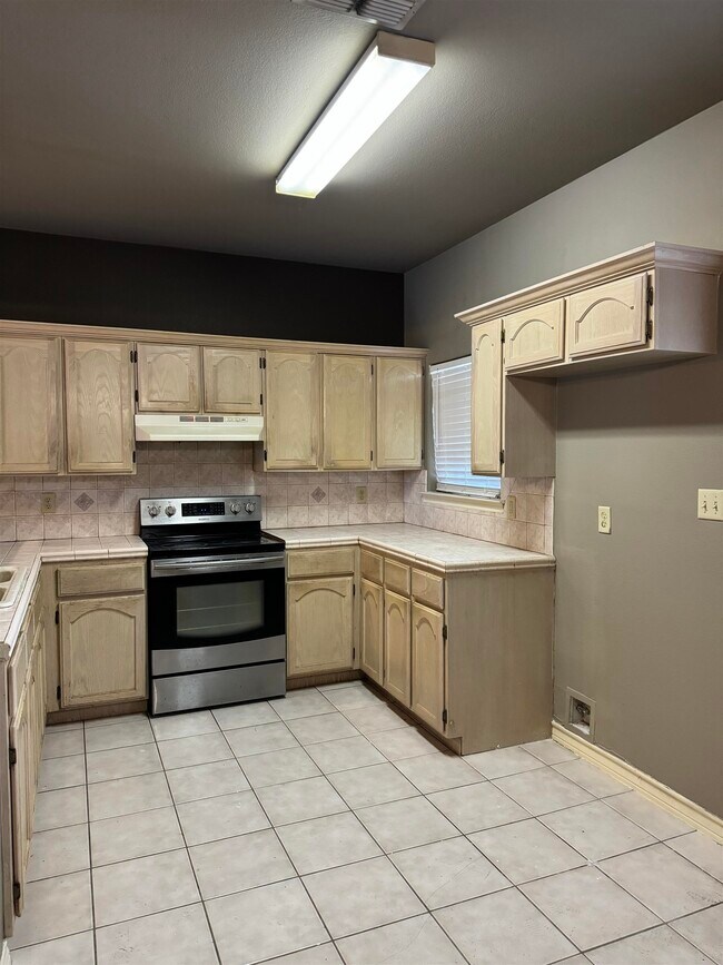 Building Photo - 9903 Crystal Ct