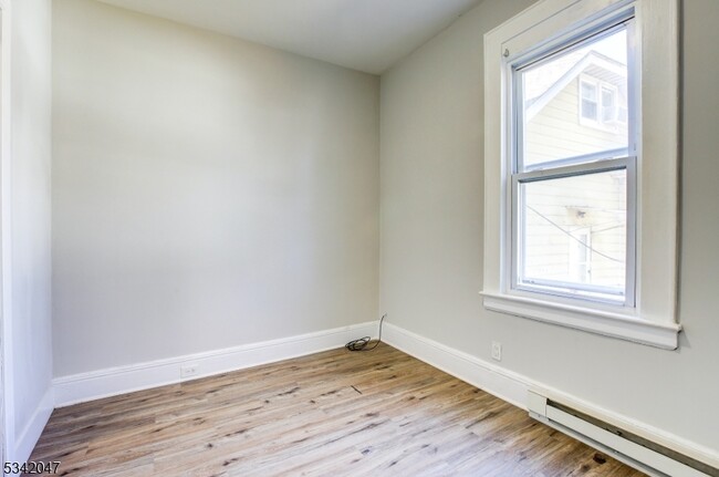 Building Photo - 108 Hilton Ave