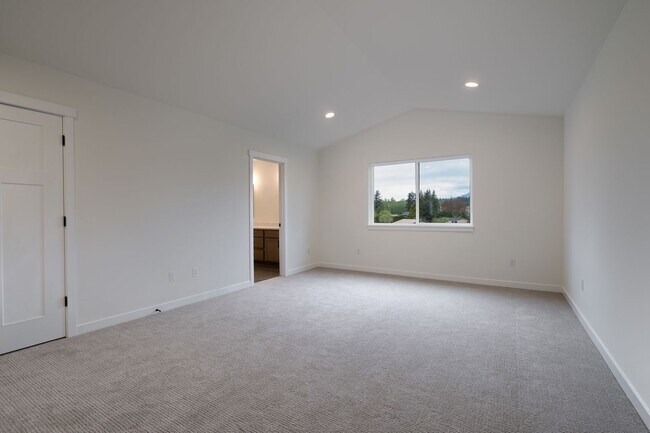 Building Photo - 629 Bucko Ave