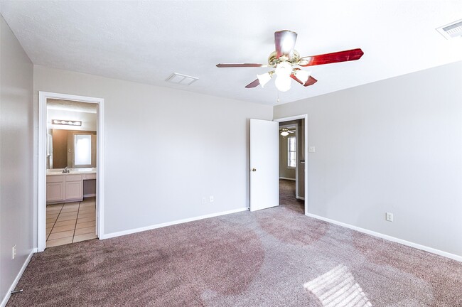 Building Photo - 2103 Charlton House Ln