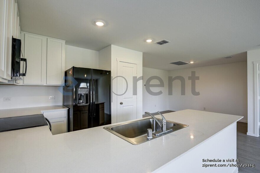 Building Photo - 531 Montclair Ave