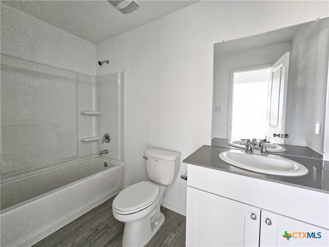 Building Photo - 805 Riviera Ct