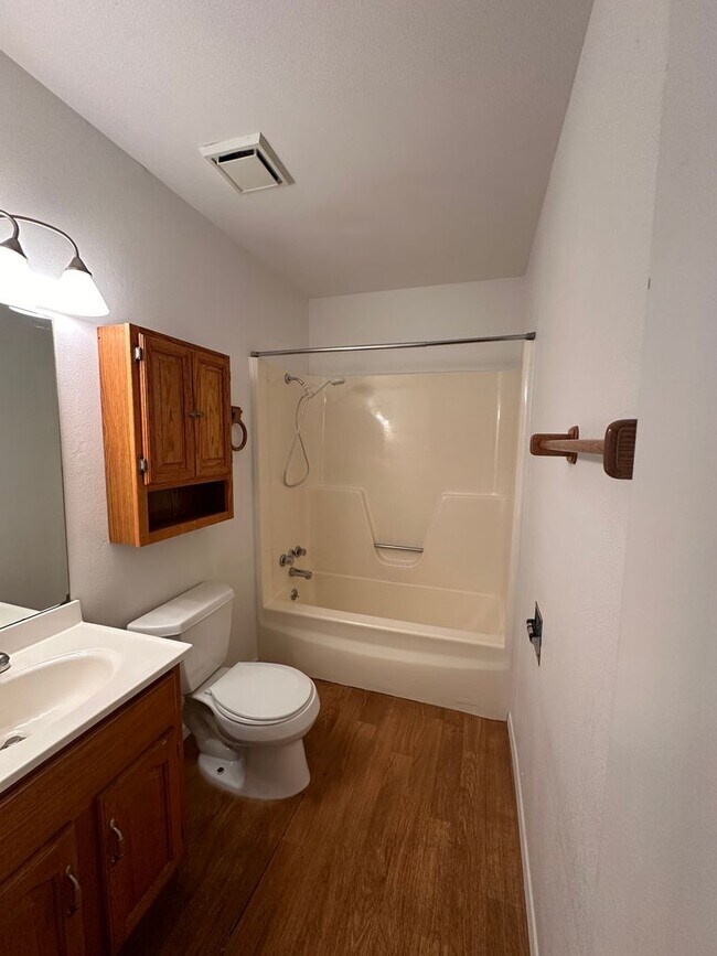 Building Photo - 1406 Saiz Ln