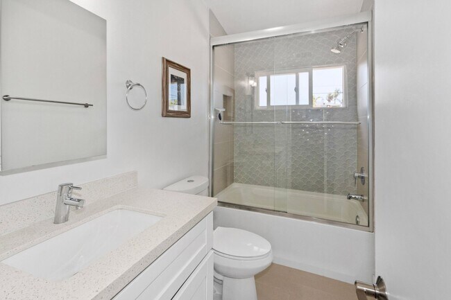 Building Photo - Long Term Unfurnished Rental available a f...