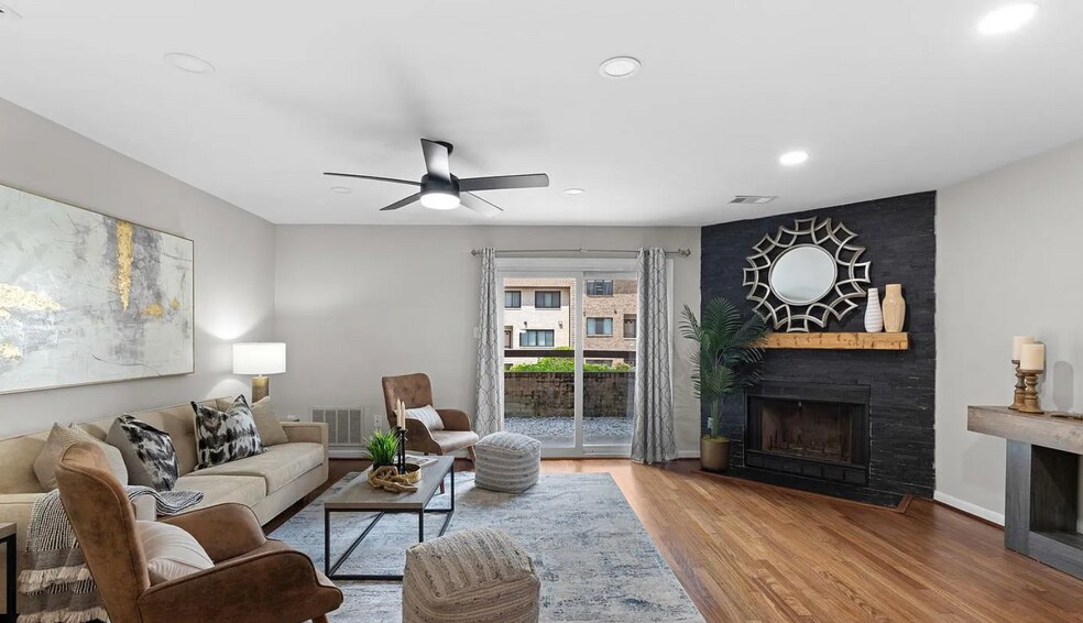 living room - 3881 Steppes Ct