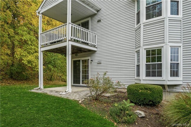 Building Photo - 27 The Knolls