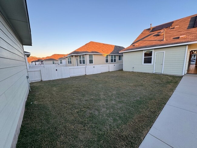 Building Photo - Bright & Spacious 3 Bedroom Home with Garage in Kyle