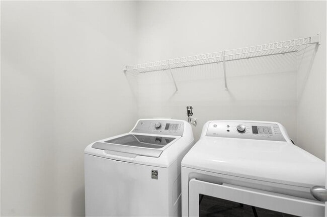 Building Photo - 3138 Cedar Crest Way