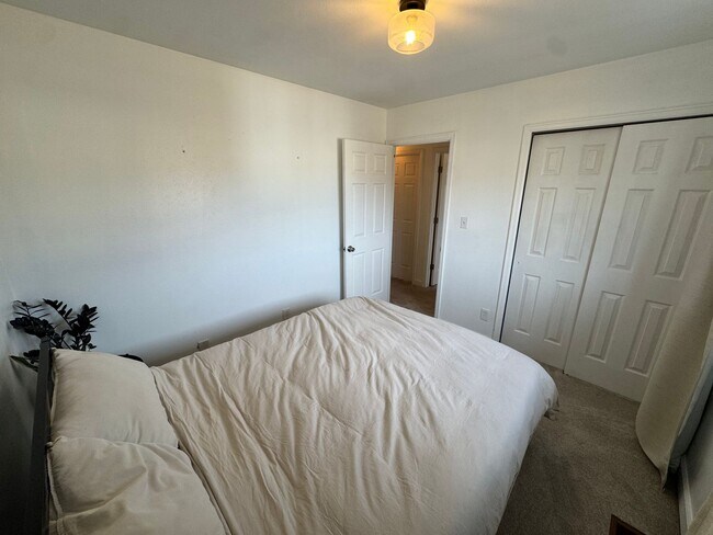 Building Photo - Room for Rent – Bear Valley, Denver | $1,000/month (Bills Included)