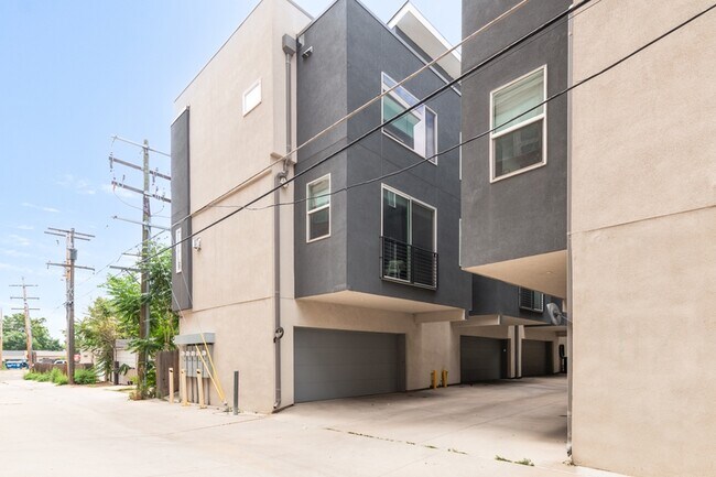 Building Photo - 4922 Lowell Blvd