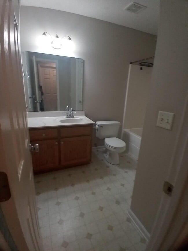 Building Photo - 3525 Drayton Dr