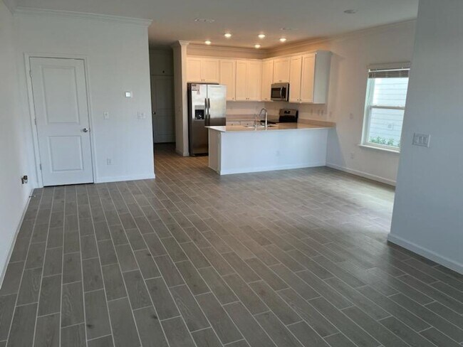 Building Photo - Townhome in Shearwater