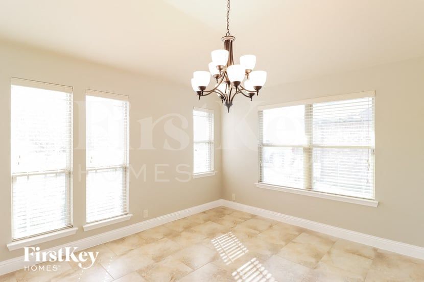 Building Photo - 1125 Marigold Dr