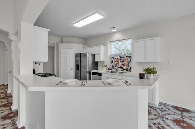 Building Photo - 17611 Magnolia Cir