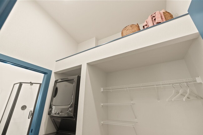 Building Photo - 960 NE Norton Ave