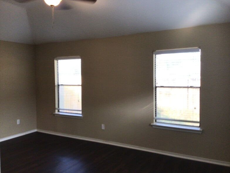 Building Photo - 3430 Maymist Dr