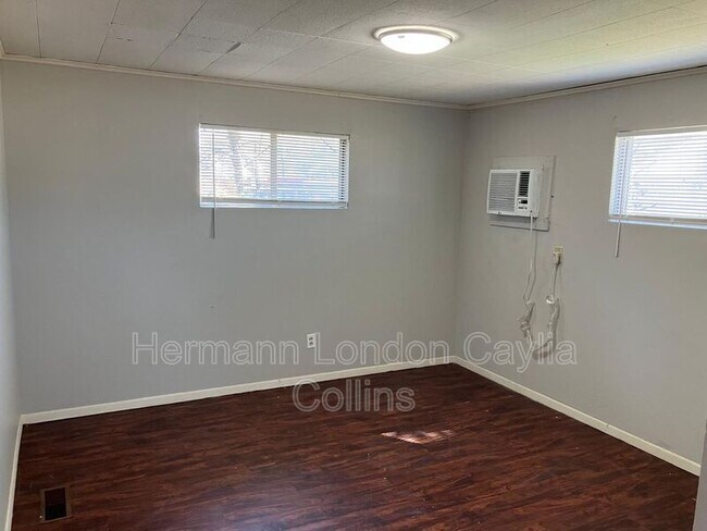 Building Photo - 6207 Tyndall Dr