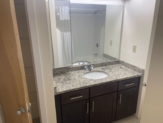 Building Photo - 3-Bed with AC & 1.5 Bath *Boston Landing * Top Floor * SEPT