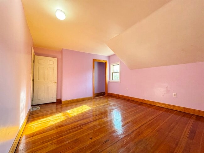 Building Photo - 563 N Washington St