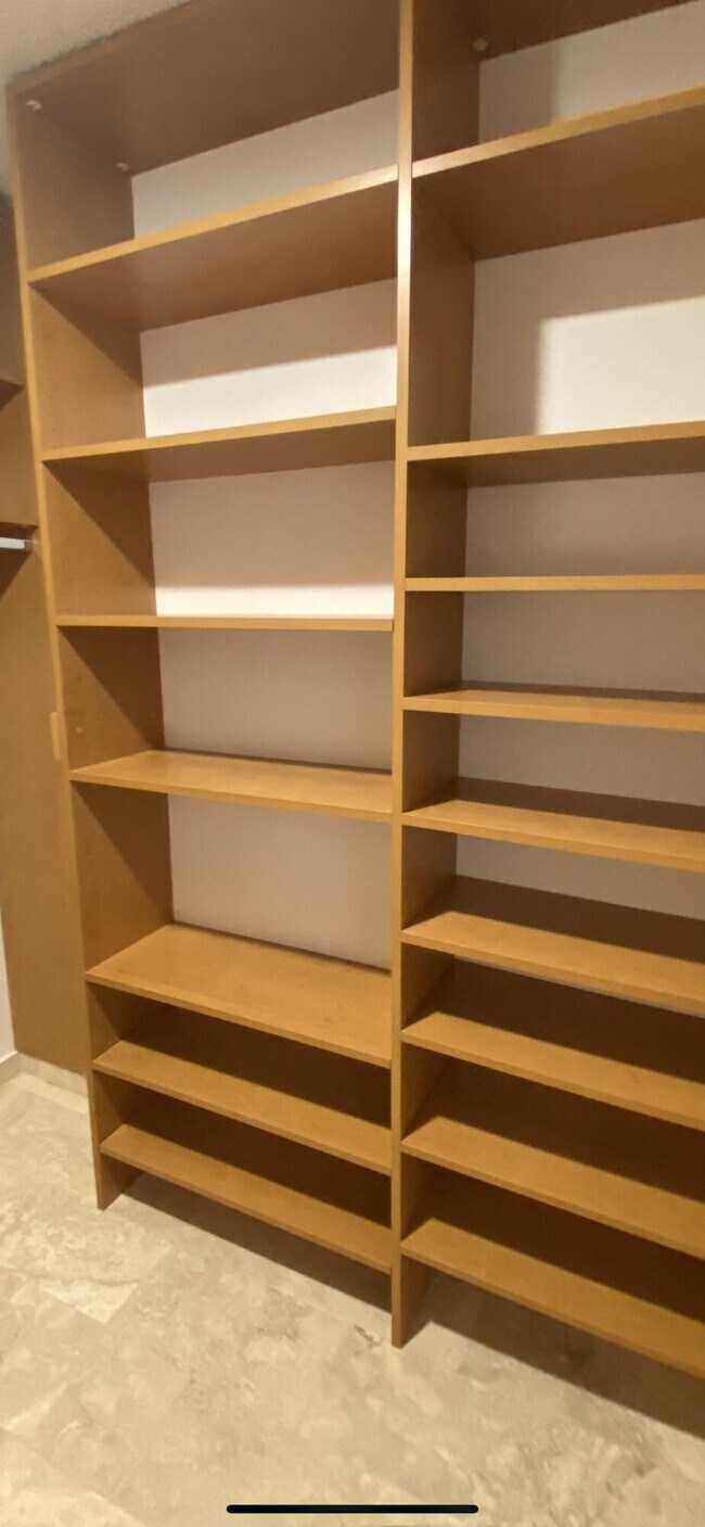 Building Photo - 5790 Fox Hollow Dr