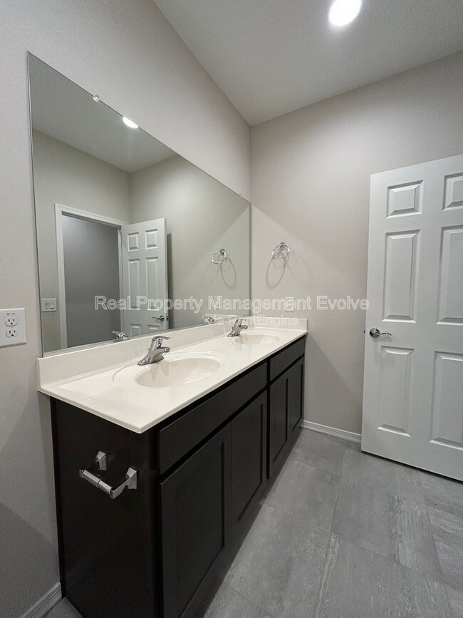 Building Photo - 17655 W Pueblo Ave