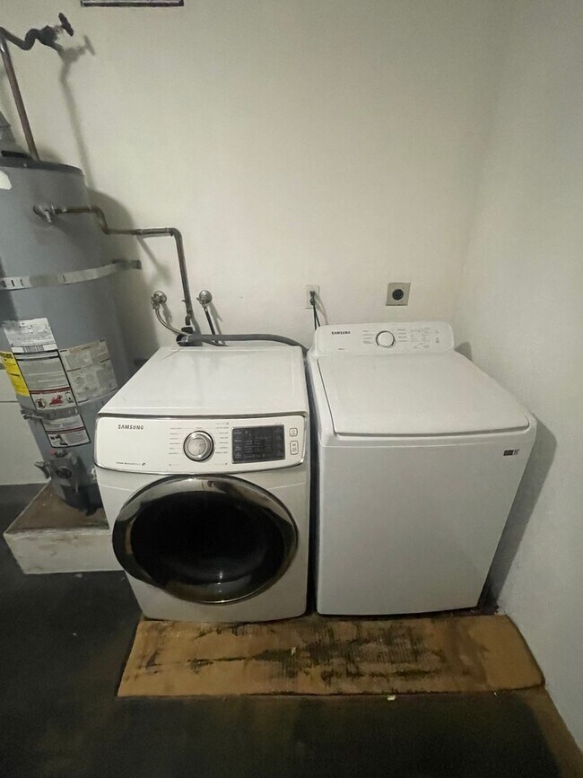 Building Photo - Completely Remodeled 3 Bedroom in San Diego!! Water/Trash Included